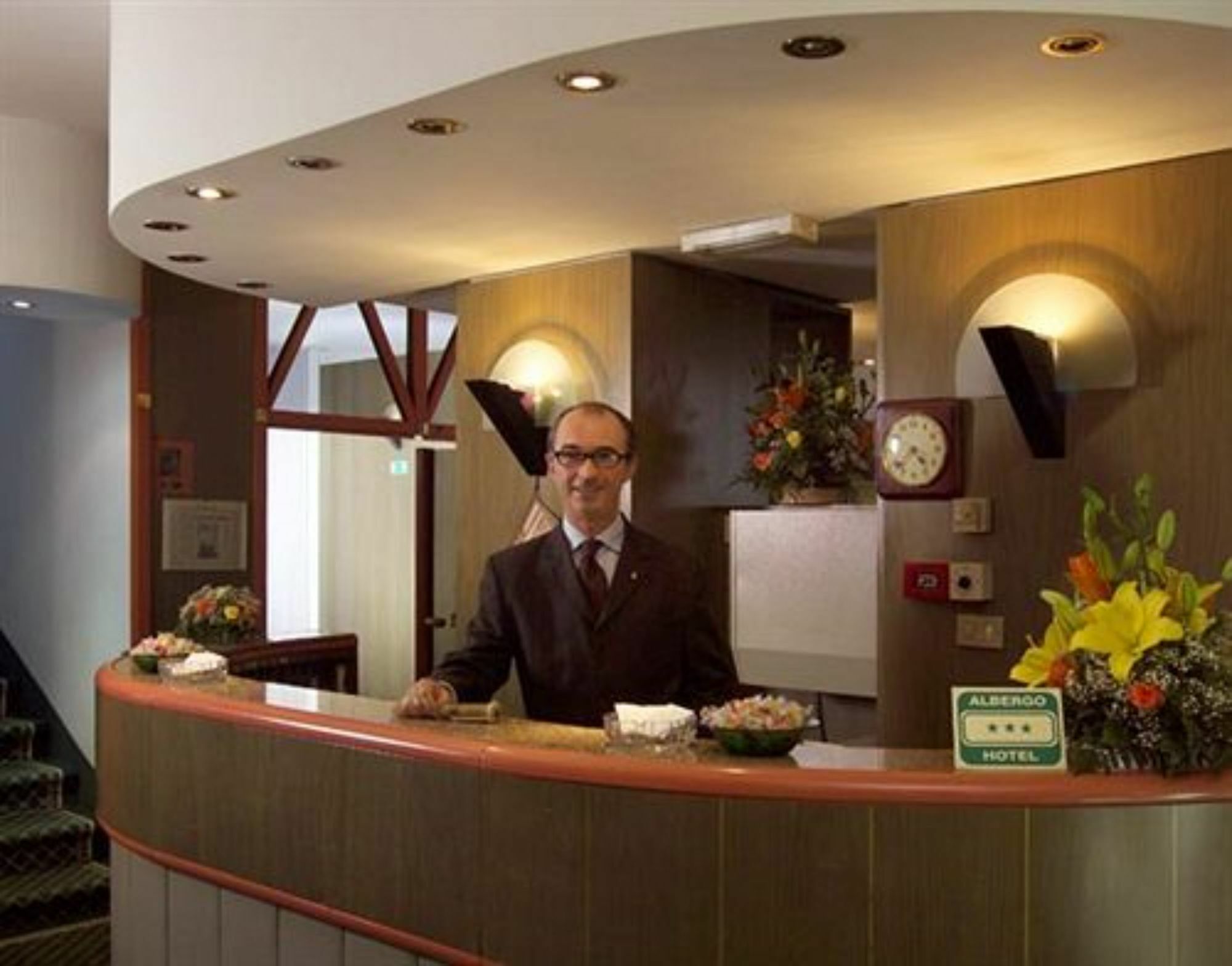 Hotel Johnny Milão Exterior foto
